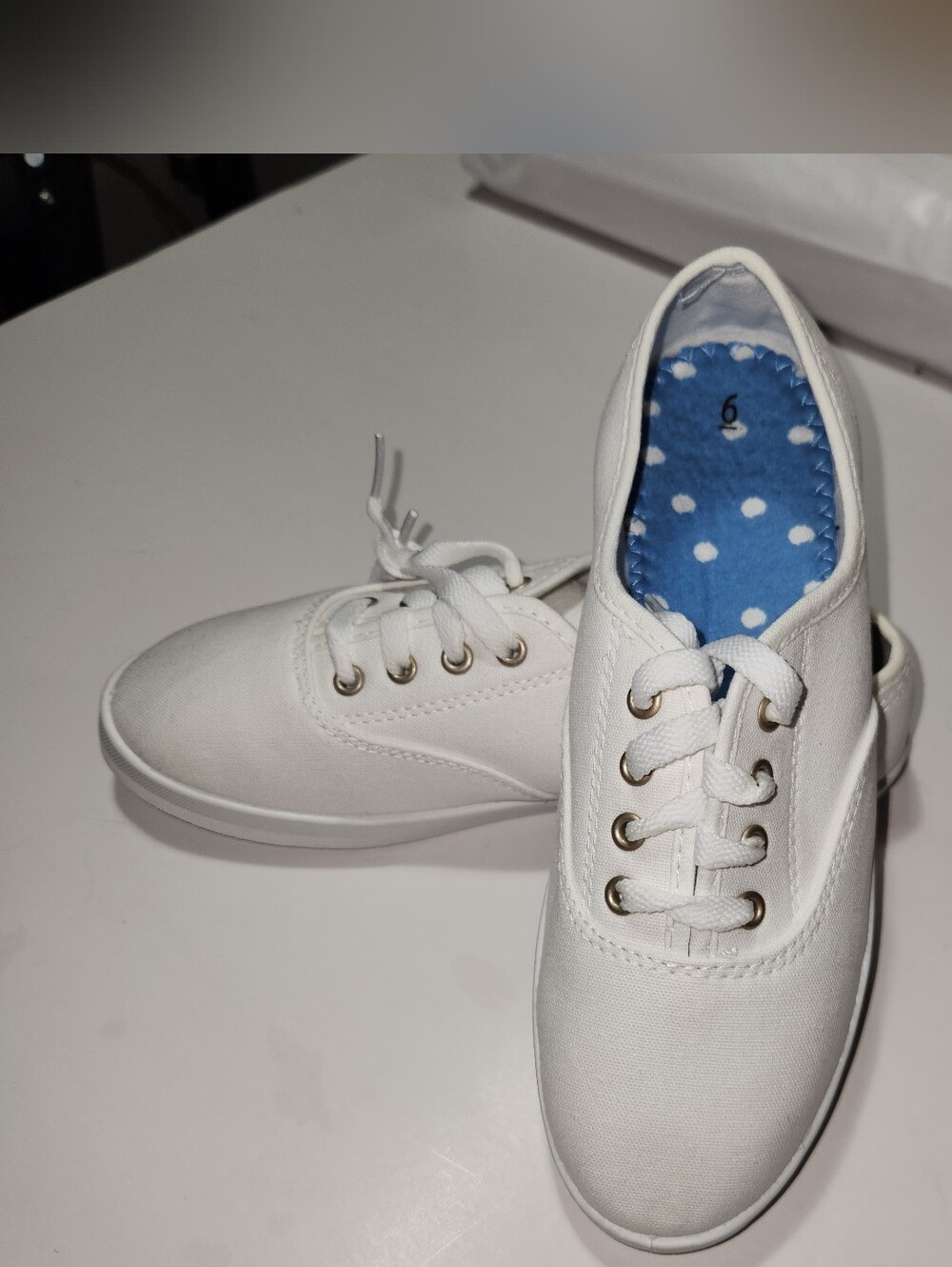 Women White Canvas Lace-Up Shoes